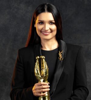 Kim Suzanne Engelbrecht Instagram - ❤️❤️❤️ #TeamReyka #Safta16 #latepost Thank You to the fantastic Cast and Crew . Forever Grateful . Thank You for giving me the chance to play Reyka ❤️ #justlove Thank You Roddy Quin @realtris and @realconcerts ❤️#SouthAfricanFilmAndTelevisionAwards 🇿🇦