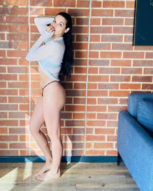 Kim Suzanne Engelbrecht Instagram - 🩵 #NPT #NoPantsThursday