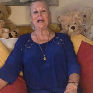 Kim Woodburn Instagram - I have to go and work for a few bob! Hollywood calls or maybe some guy with an I phone 😂😂💋