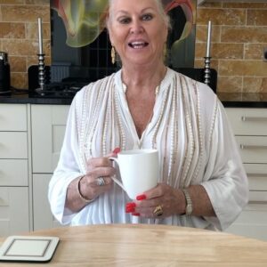 Kim Woodburn Instagram - August 18th for videos 💋