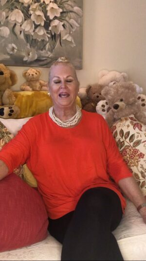 Kim Woodburn Instagram - FRIDAY the THIRTEENTH!! For video greetings!