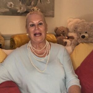 Kim Woodburn Instagram - Next videos on SATURDAY 25th November by 13.30pm. You need WhatsApp on your phone! 💋
