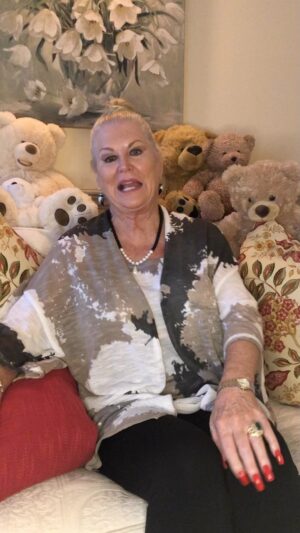 Kim Woodburn Instagram - 31stMarch personal video greetings. . Go to Kim Woodburn.com