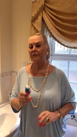 Kim Woodburn Instagram - A very good tip. Hoot it off the telly!