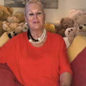 Kim Woodburn Instagram - Get a personal video greeting by 10th November !! Be safe!  X