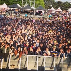 Kim Yoon-ah Instagram - 여러분!!!!

코로나 시대를 거치며 모두 잊어버린 사실!!

자우림 공연은 원래 
뛰고 춤추고 소리지르며 서서 보는 거야!! 
두배로 즐거운 거야, 
여러분이 주인공이 되는 공연이!
💜😆💜😆💜😆💜

스탠딩 가잣!!!
서울 ➡️ 
https://mobileticket.interpark.com/goods/23015916

광주 ➡️➡️
https://mobileticket.interpark.com/goods/23015936

부산 ➡️➡️➡️
https://mobileticket.interpark.com/goods/23015951

소 ⬆️- 리 ⬆️ - 질 ↗️ - 러 ↗️↗️↗️↗️ !!!!🎵🎶