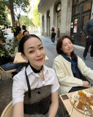 Kim Yoon-ah Instagram - 베프!!!🥰🥰
#BARCELONA
#MADRID