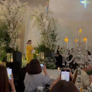 Kim Young-hee Instagram - 오늘 하루 엄청 꽉 채웠네요~
소라이모 정혜이모랑 현호삼촌 결혼식 갔어요~~
신랑이 너무 울어 식 진행중에
신부가 아닌 신랑 메이크업 헤어 수정 첨봤어요 ㅋ
이모 삼촌들 다 만나서 너무 좋았어요
허민이모 나미이모 회경삼촌 덕분에 
해서애미는 편하게 밥 먹었네요
우일 삼촌 장난치지 말고 297만원 마져 주시고요😏
오는길에 우일삼촌 한강뷰집에 놀러갔다가
우리 아파트 야시장가서  범균삼촌네랑 놀고~
삼촌이 사준 뽀로로 낚시대 들고 집으로~~~~😍