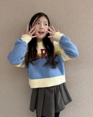 Kim Yu-ha Instagram - 주말 저녁 마무리는 주드💛
#효심이네각자도생
상의 @r10u_celeb #알텐유
하의 @revecle_official #페리미츠