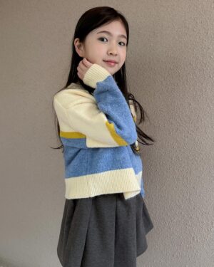 Kim Yu-ha Instagram - 주말 저녁 마무리는 주드💛
#효심이네각자도생
상의 @r10u_celeb #알텐유
하의 @revecle_official #페리미츠