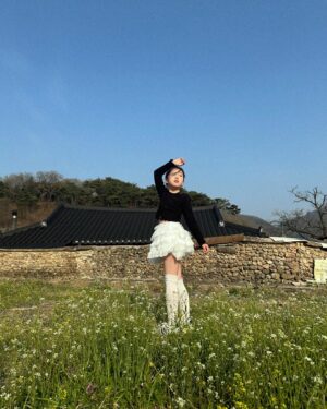 Kim Yu-ha Instagram - 유하가 엄청 좋아하는 띵곡과 함께🌼🌿(밀린 사진ㅋㅋ)