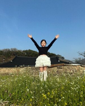Kim Yu-ha Instagram - 유하가 엄청 좋아하는 띵곡과 함께🌼🌿(밀린 사진ㅋㅋ)