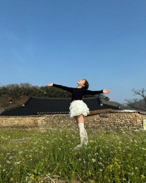 Kim Yu-ha Instagram - 유하가 엄청 좋아하는 띵곡과 함께🌼🌿(밀린 사진ㅋㅋ)