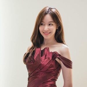 Kim A-joong Instagram - 📸
#연예인매니져로살아남기 
#드레스전쟁👗
#tvndrama