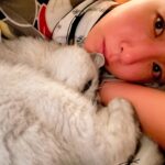 Kim Eana Instagram - 싱어게인 녹화 끝나자마자 몸살기가 왔고 어제 비로 갈근탕 먹고 오늘 다행히 노 스케줄이라 뒹굴. 봉삼이가 효도해서 너무 행복 휴식중. 몸살기는 가볍게 온듯.