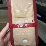 Kim Eana Instagram - 싱어게인 녹화 끝나자마자 몸살기가 왔고 어제 비로 갈근탕 먹고 오늘 다행히 노 스케줄이라 뒹굴. 봉삼이가 효도해서 너무 행복 휴식중. 몸살기는 가볍게 온듯.