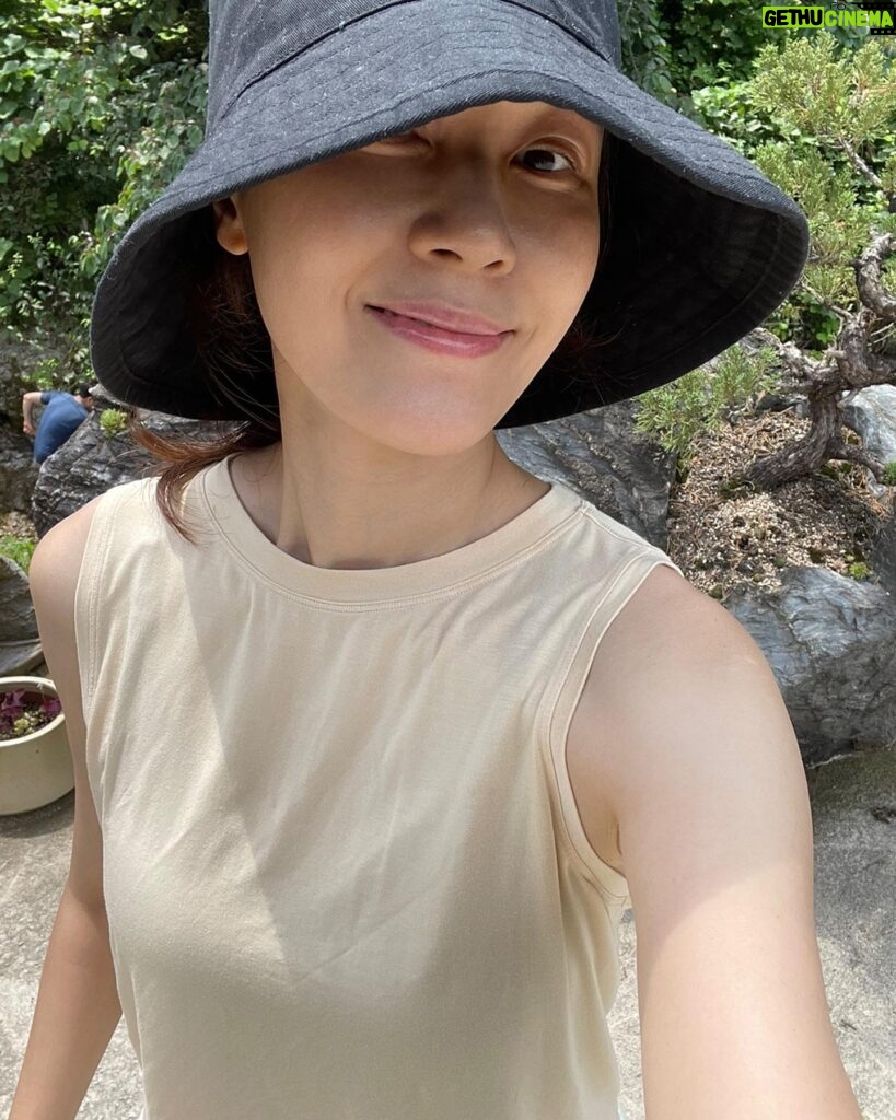 Kim Ha-neul Instagram - 너무 더운 여름날~ 사진보고 힐링 되세요💪😎🍉⛱️ #여름나기