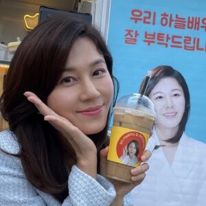 Kim Ha-neul Thumbnail - 11.8K Likes - Most Liked Instagram Photos