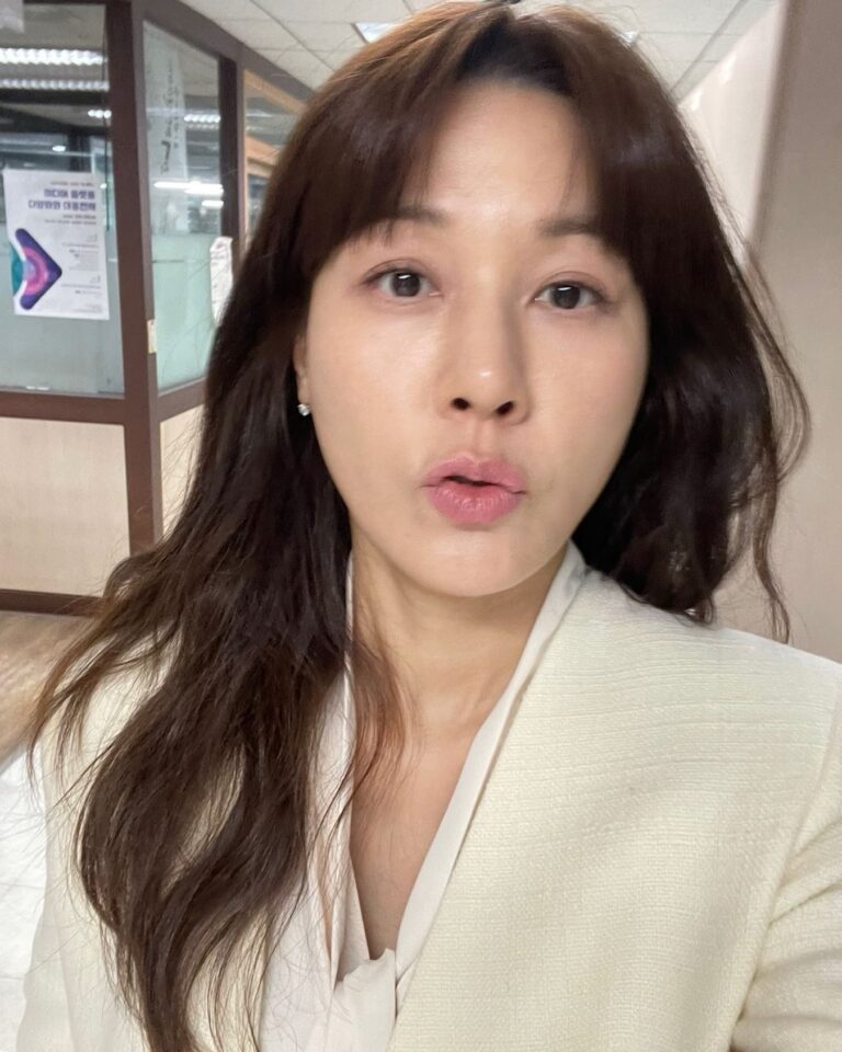 Kim Ha-neul Instagram - #kbs #멱살한번잡힙시다 오늘 밤 10시10분 ❕ 오늘도 본방사수❤️‍🔥🙏🏻