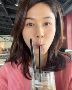 Kim Ha-neul Instagram - 여름이니까~아이스커피🎶😏