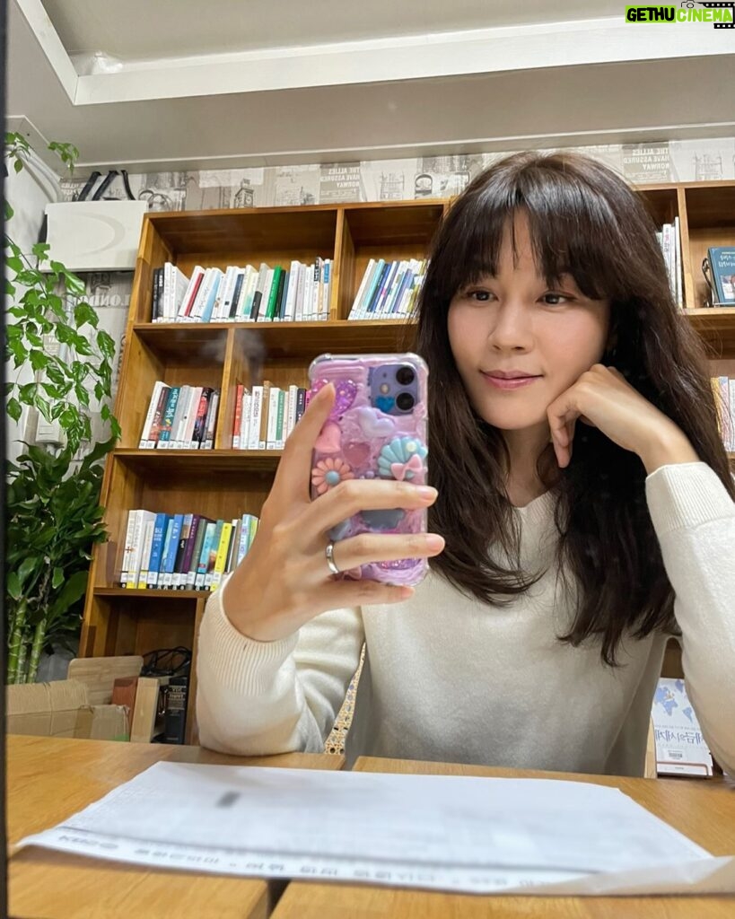 Kim Ha-neul Instagram - 🙋‍♀️