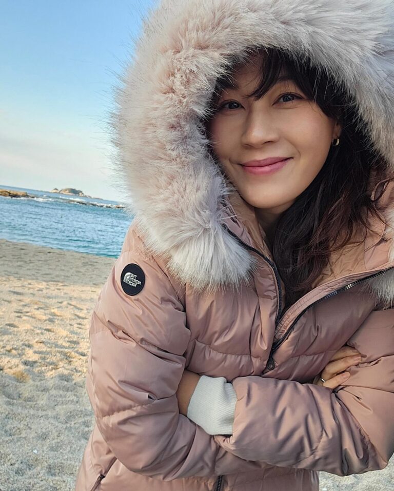 Kim Ha-neul Instagram - 한 겨울 바다. 추워도 행복❣️