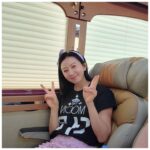 Kim Hee-ae Instagram - . 이번 주말은 ‘더 문’ 무대 인사 많이 더우시죠? 시원하게 영화관에서 우주여행 어떠세요? 💫 설경구 배우님 팬클럽에서 보내주신 도시락 맛있게 먹고 도시락 끈이 예뻐서 헤어밴드로 만들어 봤어요 💜 #김희애 #KIMHEEAE @yg_stage #영화 #더문 #무대인사 #극장에서만나요 #도시락 #잘먹었어요 #감사합니다 #리사이클 #헤어밴드