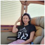 Kim Hee-ae Instagram - . 이번 주말은 ‘더 문’ 무대 인사 많이 더우시죠? 시원하게 영화관에서 우주여행 어떠세요? 💫 설경구 배우님 팬클럽에서 보내주신 도시락 맛있게 먹고 도시락 끈이 예뻐서 헤어밴드로 만들어 봤어요 💜 #김희애 #KIMHEEAE @yg_stage #영화 #더문 #무대인사 #극장에서만나요 #도시락 #잘먹었어요 #감사합니다 #리사이클 #헤어밴드