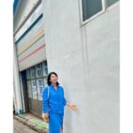 Kim Hee-ae Instagram - . 영화 '더 문' 홍보 일정 마치고 문래동 나들이 💙 골목골목 빈티지한 무드가 매력적인 동네 #퇴근이닷 #신난다 #KIMHEEAE #김희애 @yg_stage