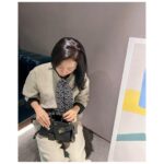 Kim Hee-ae Instagram - . HUG~🖤 #광고 #FerragamoHugBag @ferragamo #김희애 #KIMHEEAE @yg_stage