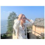 Kim Hee-ae Instagram - . 오늘 업로드 하나 더! 여긴 밀라노, 꼬모 호수에서 저 진짜 즐거워 보이죠? 🤍 #MILANO #LAKECOMO #여행 #김희애 #KIMHEEAE @yg_stage