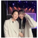 Kim Hee-ae Instagram – .
며칠 전 ‘퀸메이커’에서 함께했던 후배 채원이가 출연한 공연을 보고 왔어요 ❤️

갑자기 추워진 날씨에 감기 조심하세요 🫶🏻

#연극 #메이드인제인
#김희애 #KIMHEEAE @yg_stage