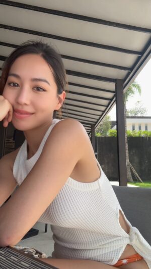 Kim Hee-jung Instagram - Slow days by the seaside✨🌞💭