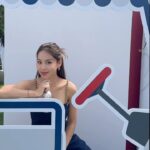 Kim Hee-jung Instagram - 미켈롭 울트라 @michelobultra.kr의 첫 한국 앰버서더로 발탁되어 신제품 출시 이벤트에 함께했습니다! 🥳 가장 먼저 포토세션을 통해 앰버서더로서 첫 인사를 드린 후, 탁 트인 한강을 배경으로 35m Ultra Shot Challenge에 도전했습니다.🏌️‍♀️ 도전 후 즐기는 미켈롭 울트라는 청량한 맛으로 시원함을 선사합니다.🫧 행사장에서 받은 언박싱 키트를 열어보며 라운딩 갈 생각에 벌써부터 설렜습니다! 이제 전국의 골프장에서 미켈롭 울트라를 만나볼 수 있다고 하니, 라운딩에서도 ULTRA LIGHT, ULTRA TASTE! 제로 슈거, 89kcals의 가벼운 칼로리 미켈롭 울트라 만의 상쾌함을 더 가볍게 즐겨보세요! 🍻🤍 #미켈롭울트라 #울트라테이스트 #울트라골프 #울트라샷챌린지 #MICHELOBULTRA #ULTRASHOTCHALLENGE
