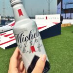 Kim Hee-jung Instagram - 미켈롭 울트라 @michelobultra.kr의 첫 한국 앰버서더로 발탁되어 신제품 출시 이벤트에 함께했습니다! 🥳 가장 먼저 포토세션을 통해 앰버서더로서 첫 인사를 드린 후, 탁 트인 한강을 배경으로 35m Ultra Shot Challenge에 도전했습니다.🏌️‍♀️ 도전 후 즐기는 미켈롭 울트라는 청량한 맛으로 시원함을 선사합니다.🫧 행사장에서 받은 언박싱 키트를 열어보며 라운딩 갈 생각에 벌써부터 설렜습니다! 이제 전국의 골프장에서 미켈롭 울트라를 만나볼 수 있다고 하니, 라운딩에서도 ULTRA LIGHT, ULTRA TASTE! 제로 슈거, 89kcals의 가벼운 칼로리 미켈롭 울트라 만의 상쾌함을 더 가볍게 즐겨보세요! 🍻🤍 #미켈롭울트라 #울트라테이스트 #울트라골프 #울트라샷챌린지 #MICHELOBULTRA #ULTRASHOTCHALLENGE