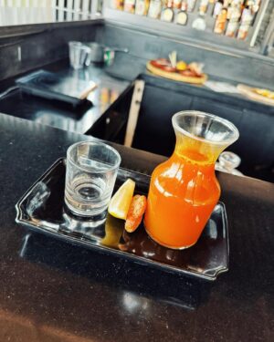 Kim Hee-jung Instagram - Sipping on sunshine with Jamu 🌞🍹