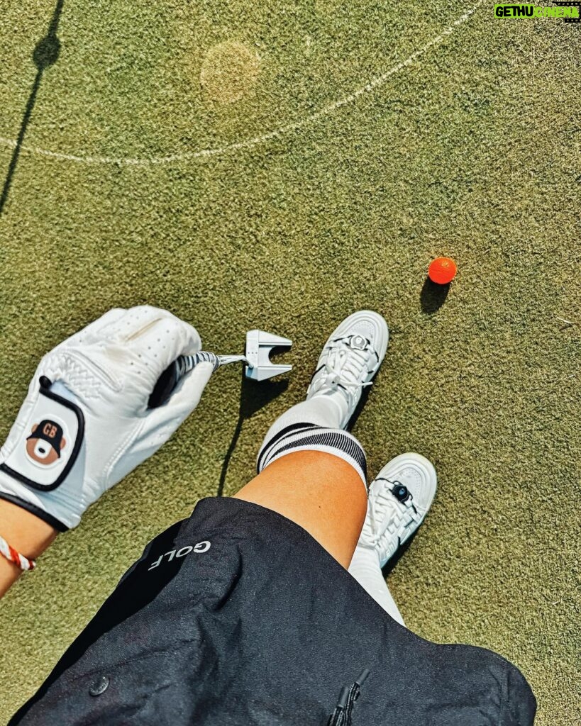 Kim Hee-jung Instagram - 🧸🤎⛳️✨ @gdbr_official #GOLDENBEAR #GDBR #24SSDROP