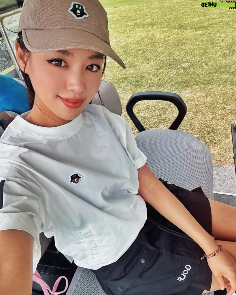 Kim Hee-jung Instagram - 🧸🤎⛳️✨ @gdbr_official #GOLDENBEAR #GDBR #24SSDROP