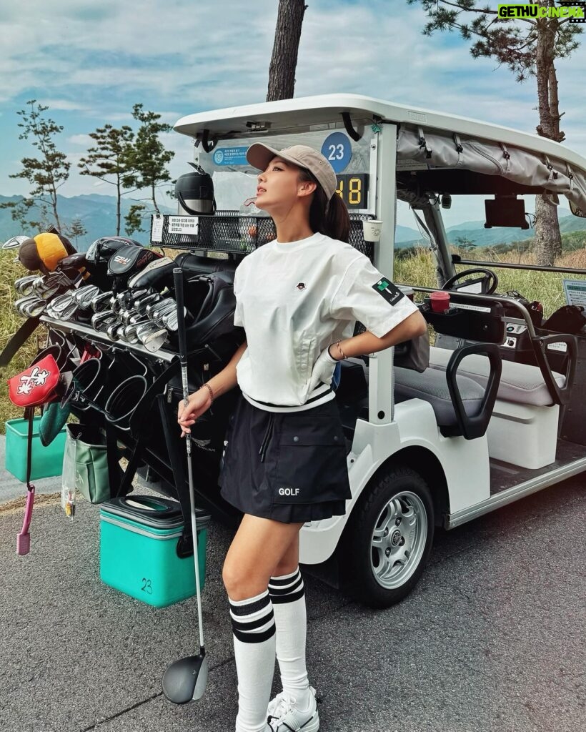 Kim Hee-jung Instagram - 🧸🤎⛳️✨ @gdbr_official #GOLDENBEAR #GDBR #24SSDROP