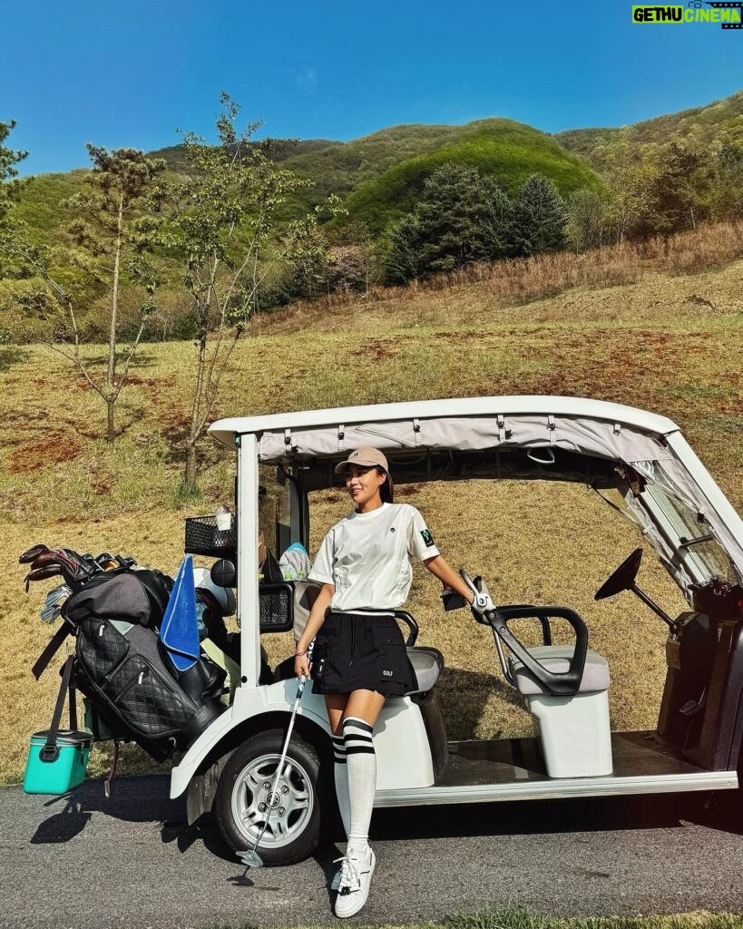 Kim Hee-jung Instagram - 🧸🤎⛳️✨ @gdbr_official #GOLDENBEAR #GDBR #24SSDROP