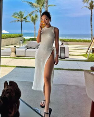 Kim Hee-jung Instagram - Where will you be spending summer this year?🐚🤍