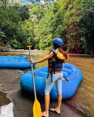 Kim Hee-jung Instagram - Adventure lover🚣‍♀️🍃🪵🌳