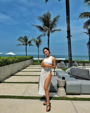 Kim Hee-jung Instagram - Where will you be spending summer this year?🐚🤍