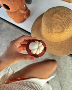 Kim Hee-jung Instagram - Where will you be spending summer this year?🐚🤍