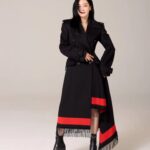 Kim Hye-eun Instagram - 기부의상:알렉산더 맥퀸 롱코트 우아한 친구들 촬영때 한번. 시상식때 한번 .이렇게 딱 두번 입었어요. 가격은 대충 아시죠?알렉산더 맥퀀 백퍼센트 울모예요.사이즈는 55 홍지민배우가 벼르고 있으니 빨리 오셔요. 원더마켓.12월 8일입니다. #원더마켓