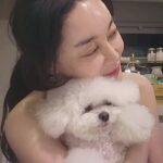 Kim Hye-eun Instagram - 눈띵띵 개구리왕눈이다.완전 부었다 .결코 이쁘진 않지만.사진찍어 이기분 기억하는걸로. 오늘은 내가 참 근사하다.왜냐..죽고 싶을 정도로 찍기싫은 오열씬(저주하는씬). 와~~~진심으로 잘 끝냈다.내게 박수를..아니 같이 연기해주시느라 수고해주신 우리 디렉터 하나님께 박수를♡ 이 맛에 연기한다.배우되길 잘했다 생각하는 밤.혼자 와인한잔 할끄나 어쩔끄나. 오늘같은 날 없다.