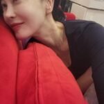 Kim Hye-eun Instagram - 발레 스트레칭을 한지 벌써 1년이 훌쩍. 많이 바뀌었네요.드디어 목에 잔근육잡힌다고 기록을 남겨봅니다. 뿌듯.그리고 상쾌. 늦은 이시간. 환민이가 누나가 봐야한다며 남겨둔 공연.잊지못할 것같아. 사진을 못찍어 아쉽지만 .꿈꾼듯 황홀한 공연.보여줘서 고마워. 목근육은 발레쌤. 행복한 내표정은 더그레이트쇼 오환민대표께 바칩니다.♡ #더그레이트쇼.#오환민 #최한준