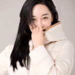 Kim Hye-eun Instagram - 쨔잔 !!!^^ 드뎌 원더마켓. 제가 기부하는 코트^^ 새옷이구요.구스입니다.절대 뚱뚱해 뵈지않는 날씬이 슬림형 구스다운. 잘없는 디자인이죠?실제 보면.이걸 왜 기부하세요?하실거예요. 사이즈는 55 입니다. #원더마켓