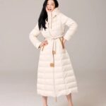 Kim Hye-eun Instagram - 쨔잔 !!!^^ 드뎌 원더마켓. 제가 기부하는 코트^^ 새옷이구요.구스입니다.절대 뚱뚱해 뵈지않는 날씬이 슬림형 구스다운. 잘없는 디자인이죠?실제 보면.이걸 왜 기부하세요?하실거예요. 사이즈는 55 입니다. #원더마켓