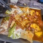 Kim Hye-eun Instagram - 첨 먹어보는 맛. 미쿡에서 먹는 부대찌개랄까?호불호 정확히 있을것 같은 맛인데. 나는 이국적인 독특함에 한표. 허허.이런맛을 내다니요.♡♡♡ 하여간 마늘슬라이스도 어쩜 그리 바싹히지? #울트라회관 #서초동 #미쿡느낌부대찌개 #마늘슬라이스제육볶음